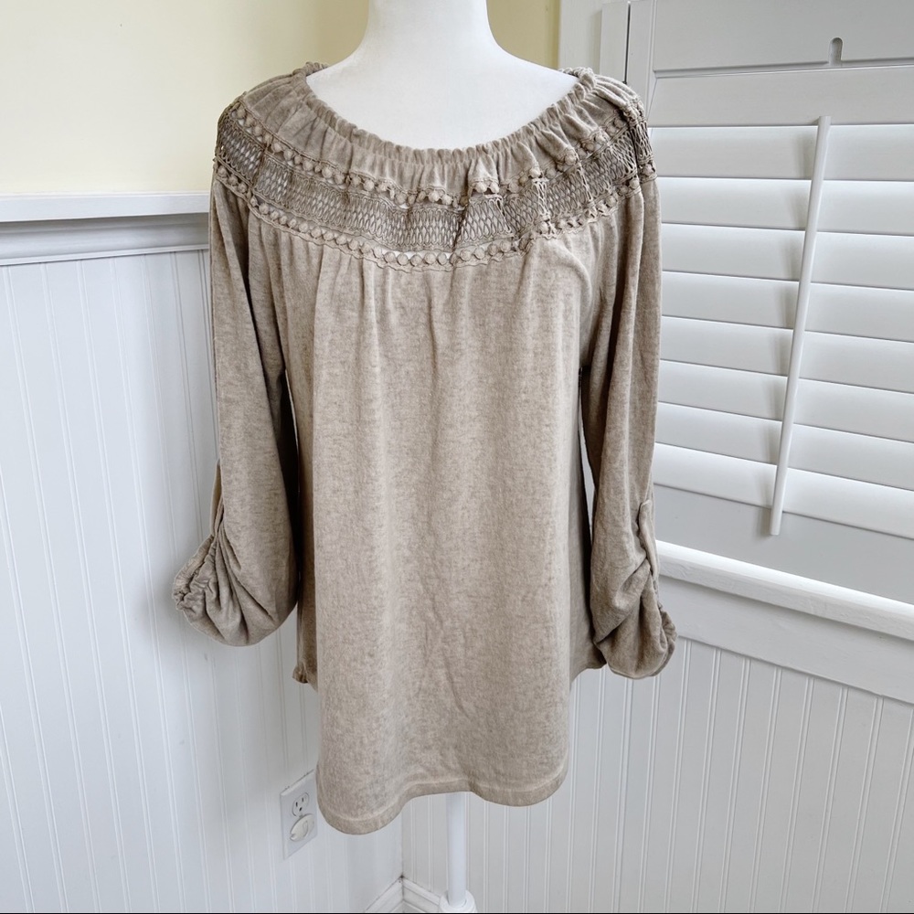 Scandal Italy NWT Tan Boho Crochet Neckline Sweater Size S/M